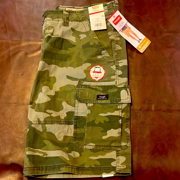 Wrangler premium shorts new with tags - Picture 2 of 5